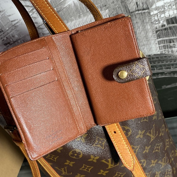 Authentic Louis Vuitton Monogram Bucket Bag and Louis Vuitton Kisslock Wallet - Picture 10 of 17